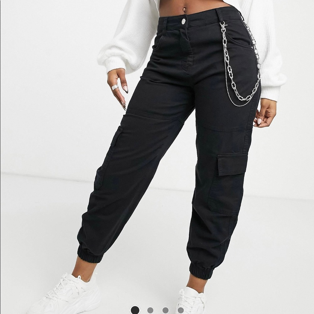 Cargo jogger pant with chain.